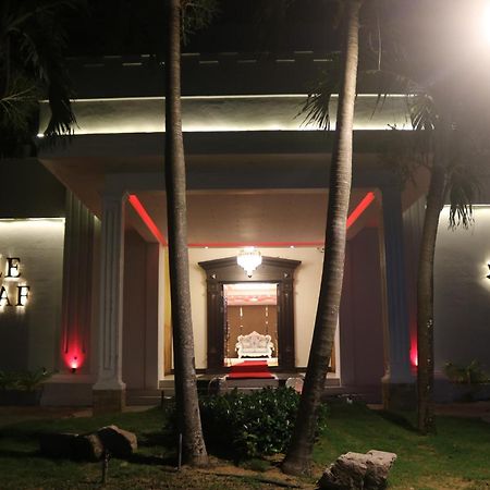 Maple Leaf Hotel Negombo Buitenkant foto