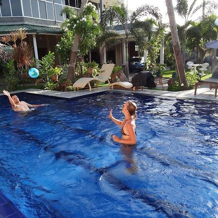 Maple Leaf Hotel Negombo Buitenkant foto