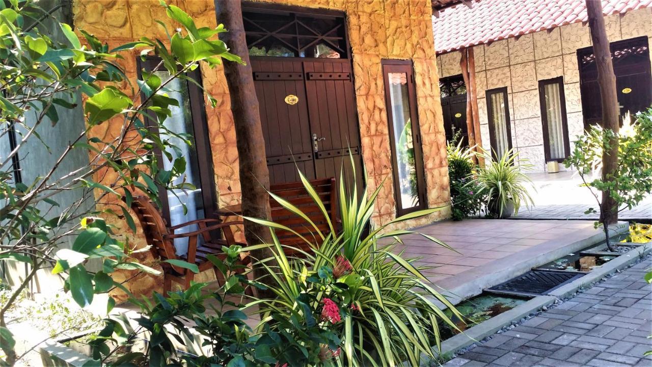 Maple Leaf Hotel Negombo Buitenkant foto