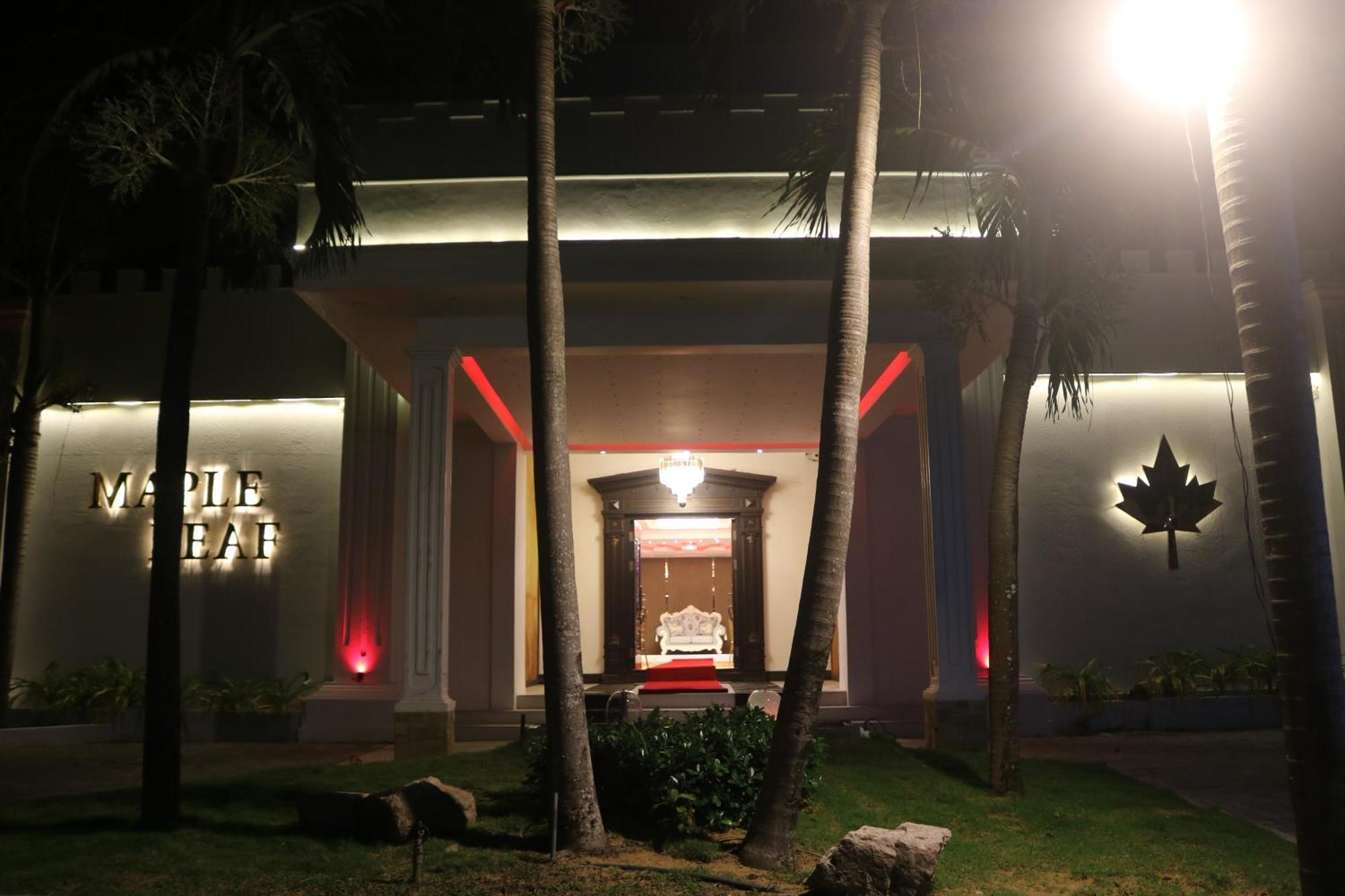 Maple Leaf Hotel Negombo Buitenkant foto